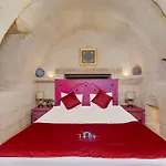 Cave - The Special Class Ξενοδοχείο Γκόρεμε