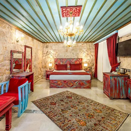 Cave Hotel *